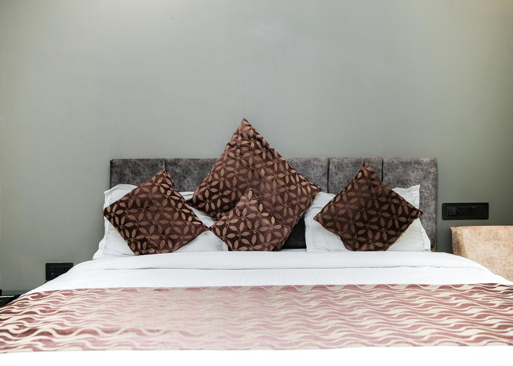 Rupis Resort Near Udaipur Airport Dabok Экстерьер фото