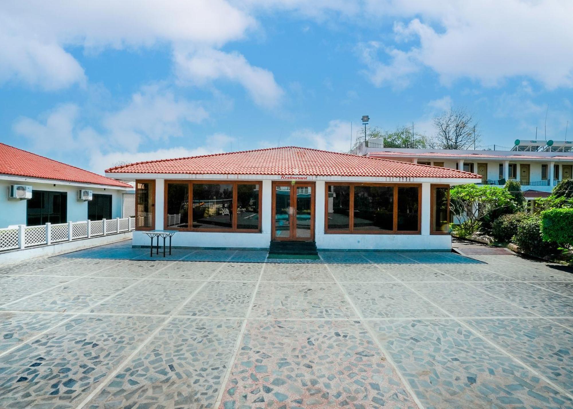 Rupis Resort Near Udaipur Airport Dabok Экстерьер фото