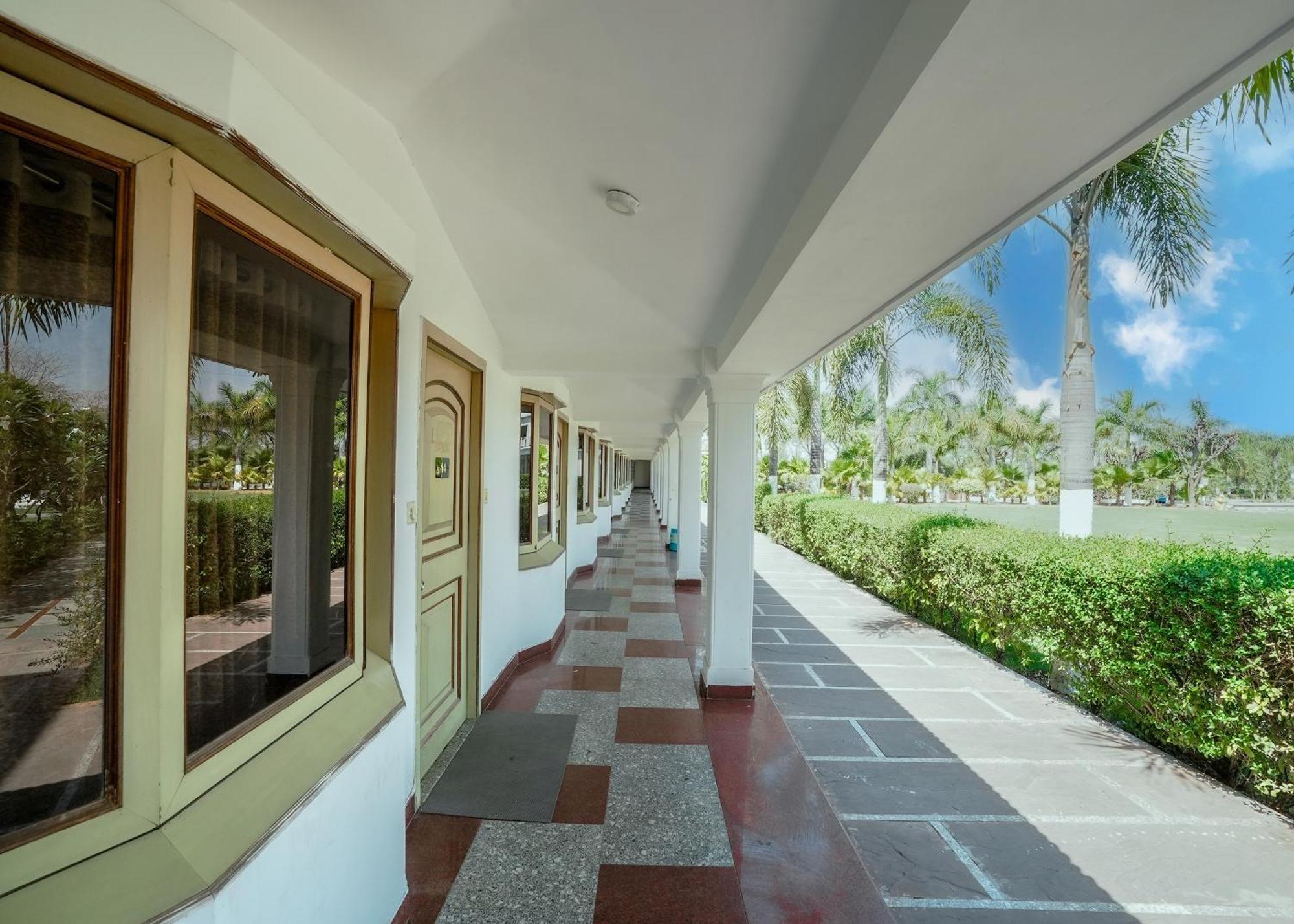 Rupis Resort Near Udaipur Airport Dabok Экстерьер фото