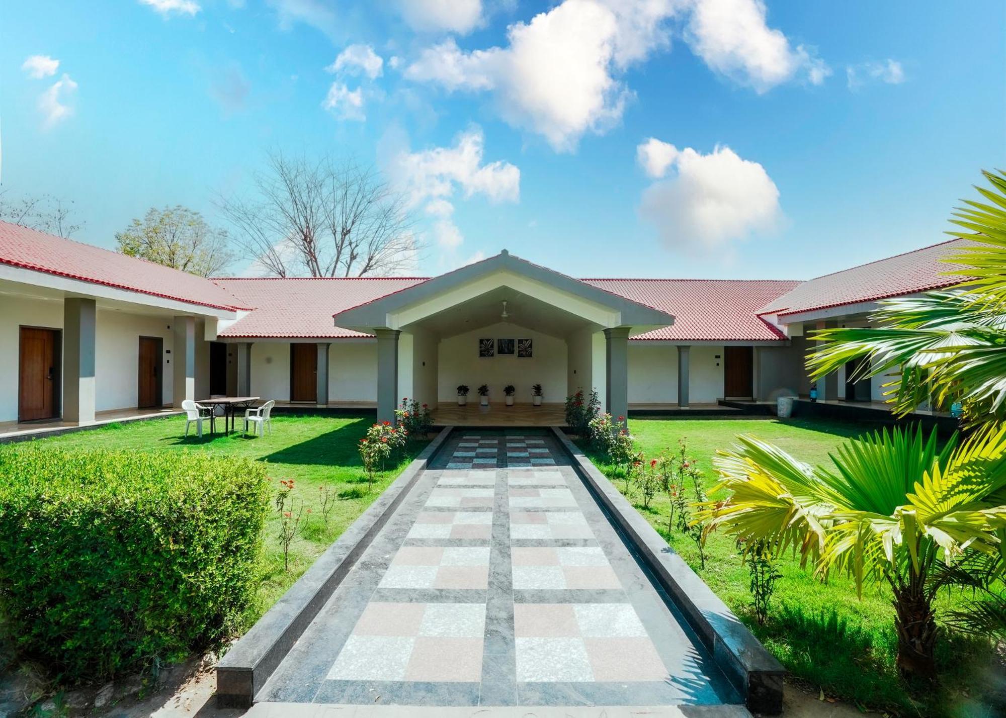 Rupis Resort Near Udaipur Airport Dabok Экстерьер фото